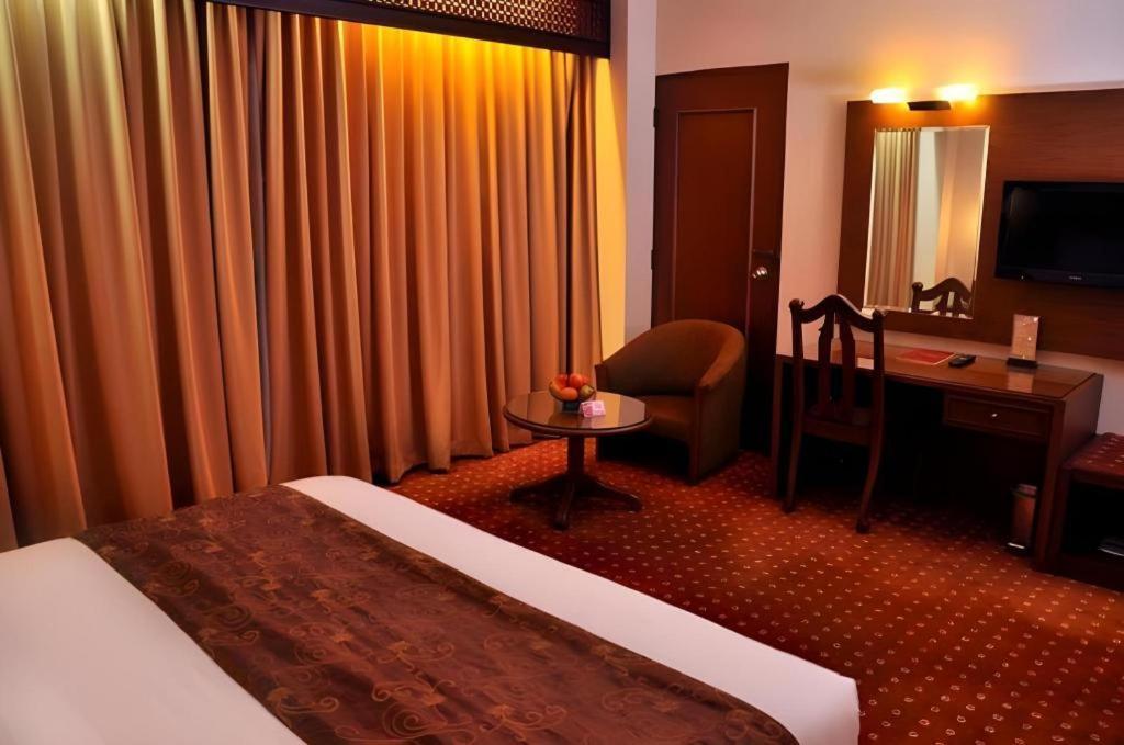 ג'קרטה Kartika Chandra Hotel מראה חיצוני תמונה