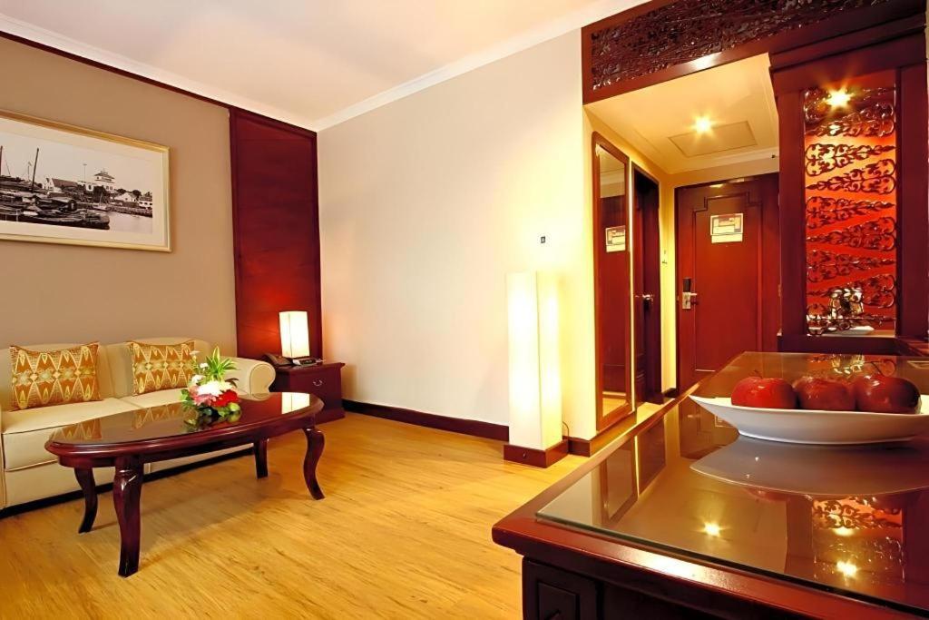 ג'קרטה Kartika Chandra Hotel מראה חיצוני תמונה